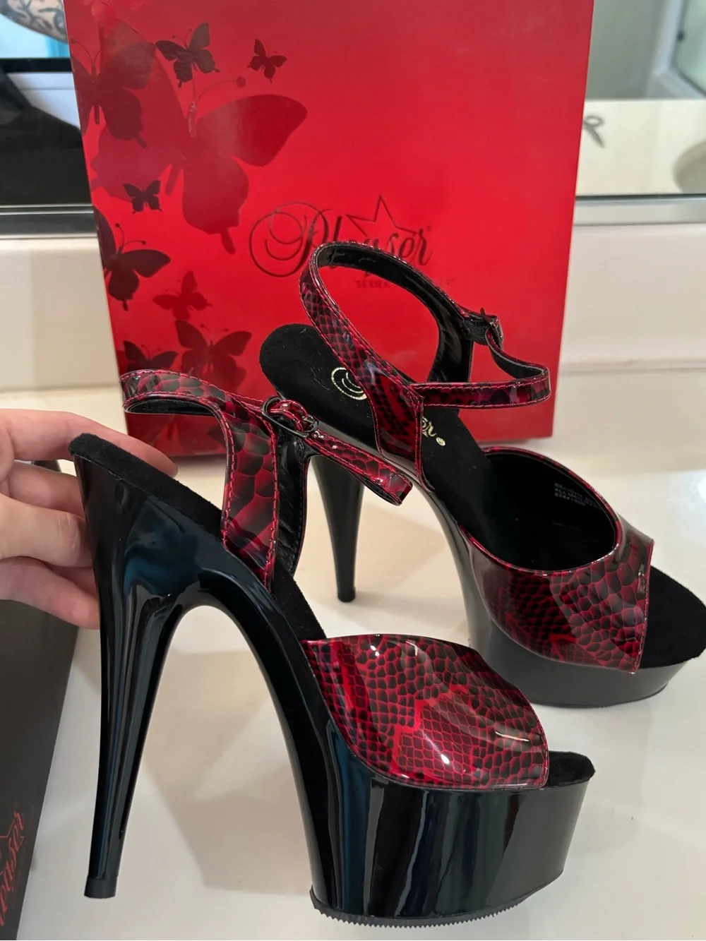 NWT Pleaser Delight Stiletto Pumps Red Snake Skin Women’s Size 7